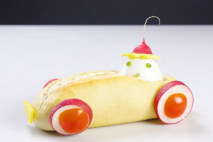 Как красиво оформить детское блюдо: Яичный автомобиль