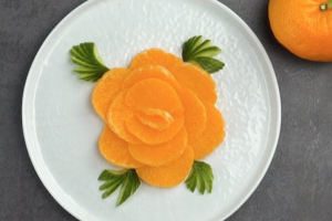 Как красиво оформить детское блюдо: Мандарино-оранжевая роза