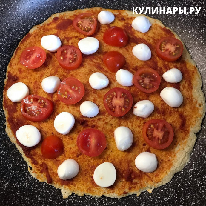 Овсяная пицца на сковороде с креветками и сыром 6