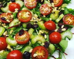 Рецепт салата с сельдереем и помидорами по израильским мотивам
